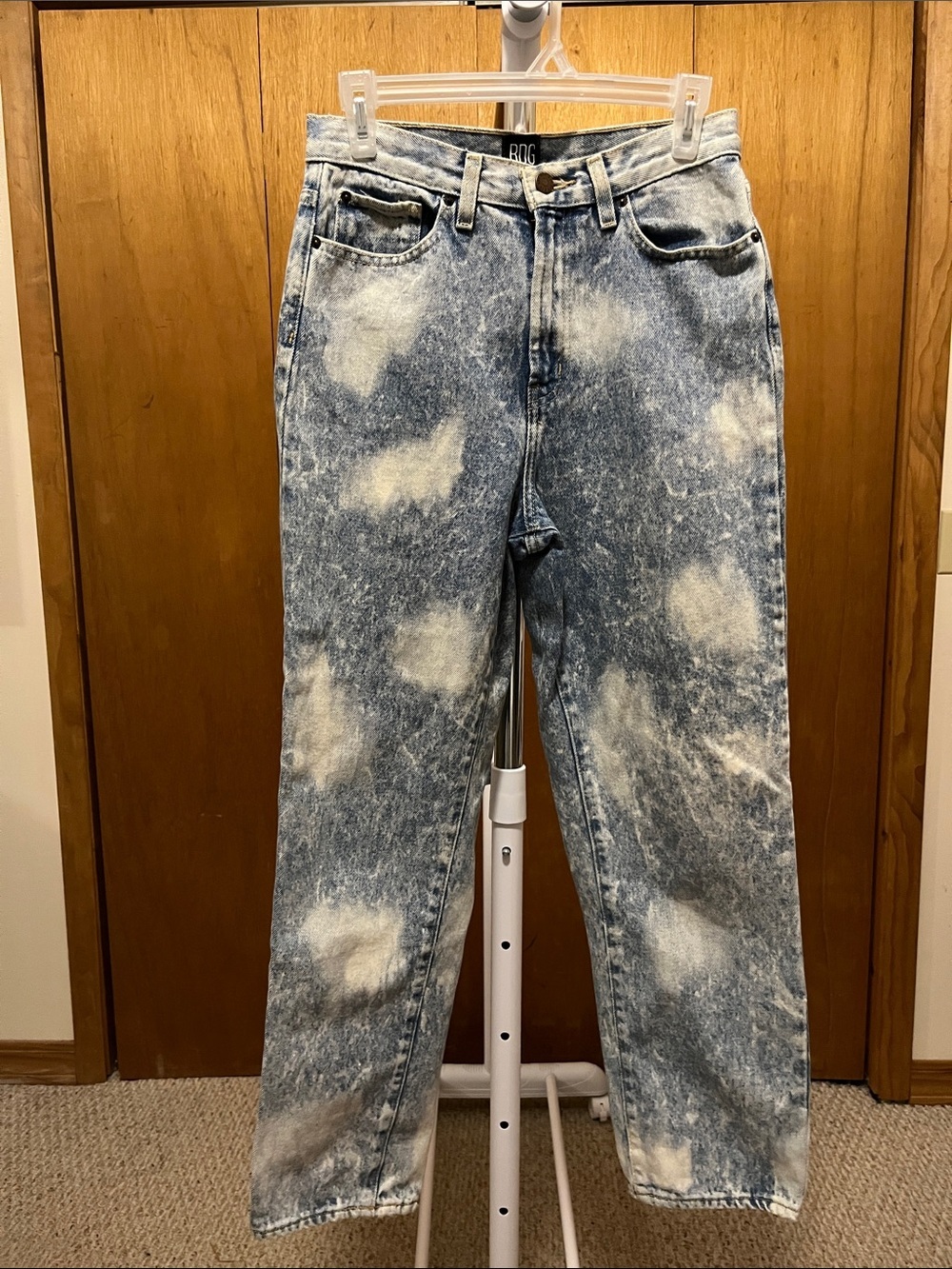 BDG Women's  Acid Wash Blue Slim Straight Jeans Size 28 NWOT